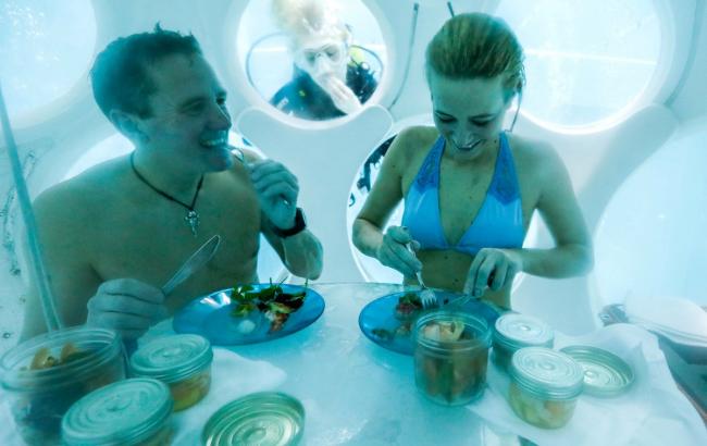 В Бельгии открыли уникальный ресторан под водой