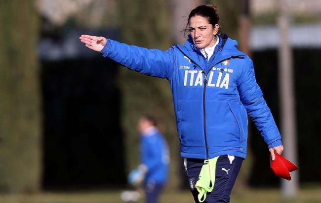 В первый раз в истории сборную Италии по футболу возглавила женщина