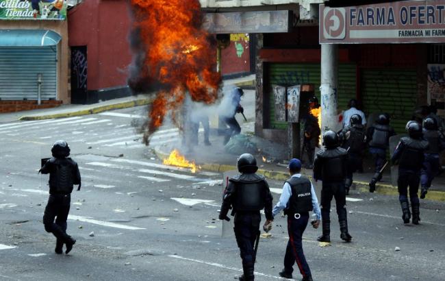 У Венесуелі акція за свободу преси переросла в зіткнення з силовиками