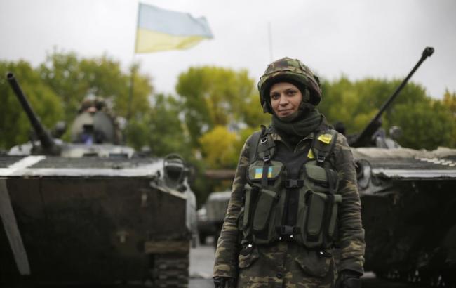 Журналист напомнил, что нужно поздравлять и женщин с Днем защитника Украины