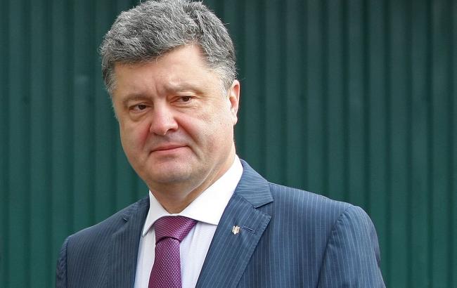 Порошенко вручив "кіборга" Кузьміних орден "За мужність"