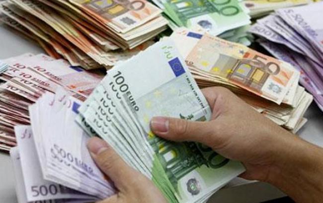 У Росії курс євро опустився нижче 57 руб. вперше з 12 листопада