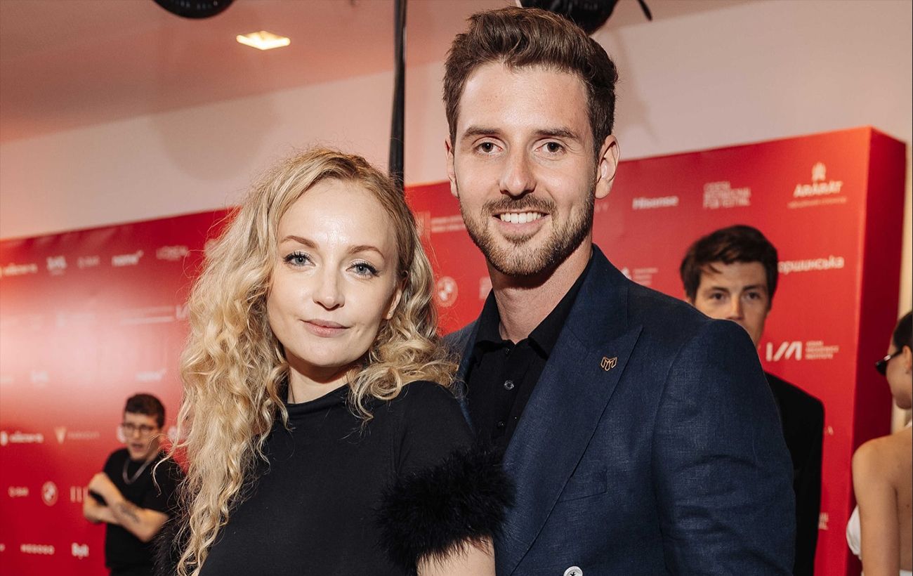 Павло Текучев зізнався, чи ревнує дружину через поцілунки на сцені: "Були складні моменти"