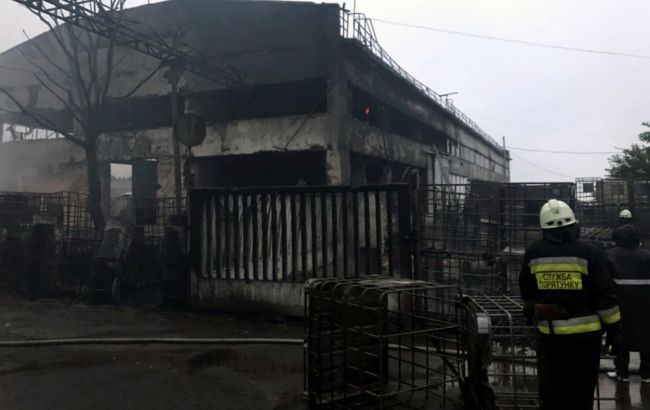 У Дніпрі горіло автотранспортне підприємство площею 700 кв. м