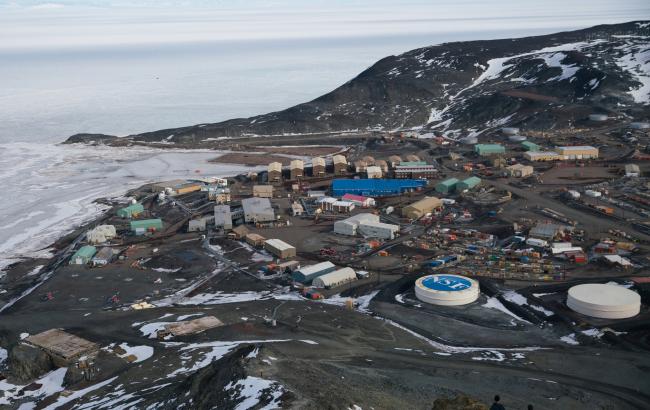 В Антарктике на опытной станции погибли два человека