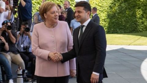 Зеленський провів телефонну розмову з Меркель