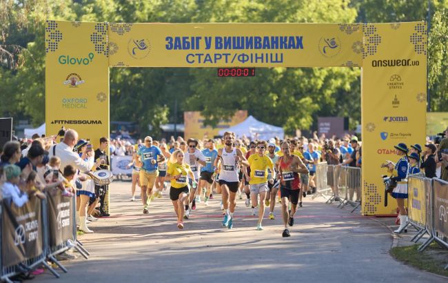 Від дитячих стартів до півмарафону: у Києві пройшов "Забіг у вишиванках" до Дня Незалежності