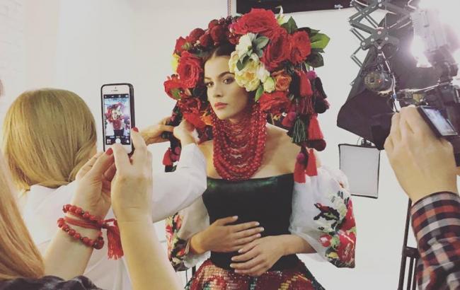 Украинка показала роскошный национальный костюм для "Мисс Вселенная-2016"