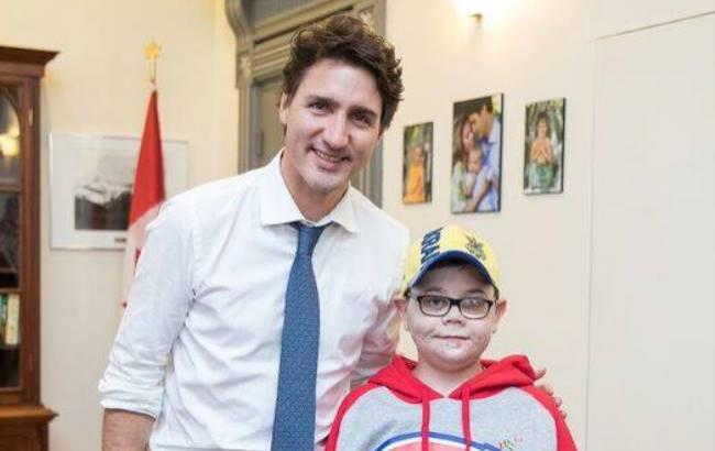 Искалеченный на Донбассе мальчик встретился с Джастином Трюдо