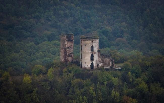 Як привид: у Тернопільській області шикарний замок перетворюється в руїни