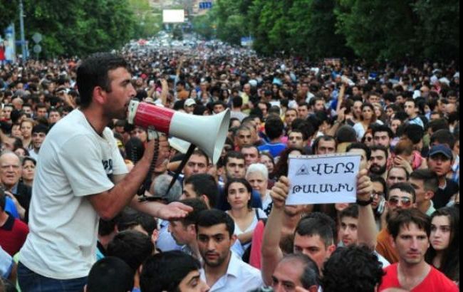 Протест в Ереване: полиция задержала участника акции, призывавшего к вооруженным действиям