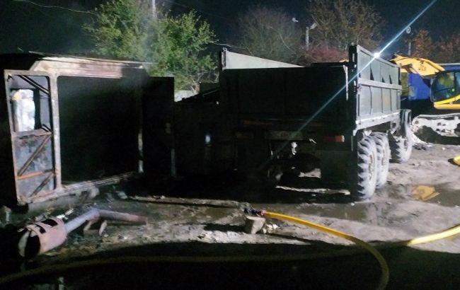 Во Львове из-за пожара в вагончике погибли три человека. Объявлена ЧС