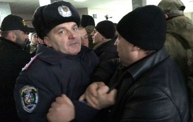 У Кривому Розі відбулося зіткнення між протестувальниками і поліцією