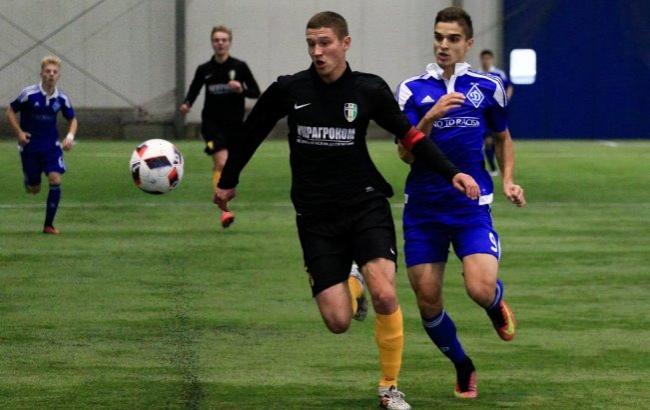 Футболист "Динамо" спас жизнь сопернику во время матча