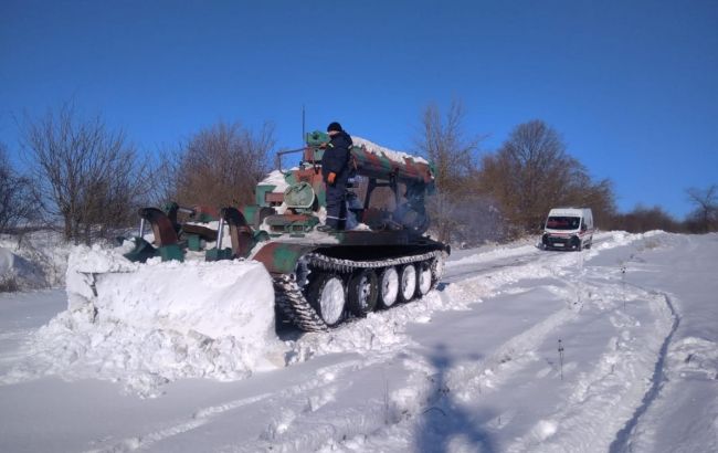 На Прикарпатье из-за снегопадов 2 села отрезаны от сообщения, еще 7 - частично