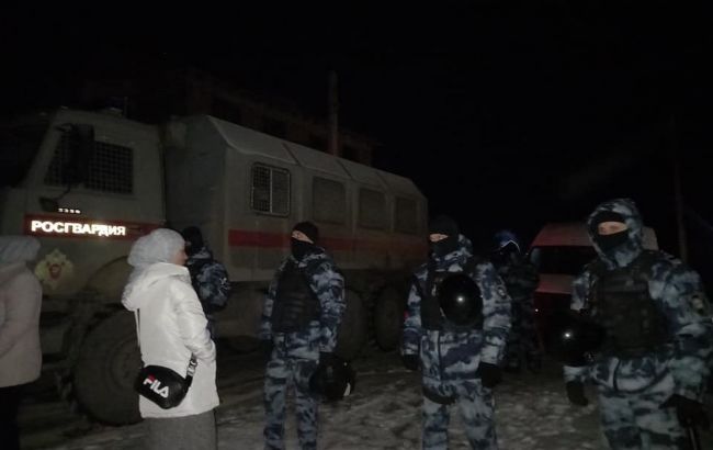 Нічні обшуки в Криму: вже відомо про п'ятьох затриманих