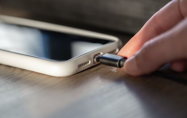 Должен знать каждый. Вот почему нельзя говорить по телефону, когда он на зарядке