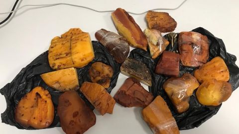 СБУ блокувала контрабанду рідкісного виду бурштину в арабську країну