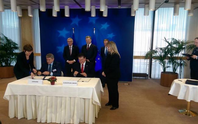 Саммит в Брюсселе: Украина и ЕС подписали ряд соглашений о сотрудничестве