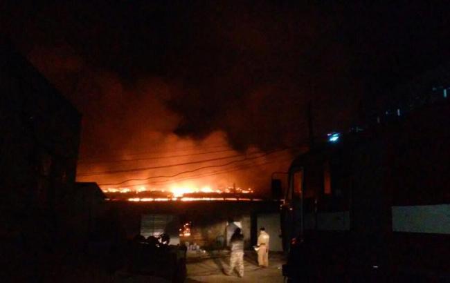 Пожар на территории бывшей овощебазы под Киевом ликвидирован
