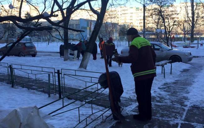 На самотек: в сети показали девятиэтажку в Киеве, в которой 40 лет не делали ремонт