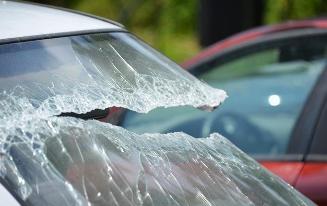 У Кіровоградській області автомобіль в'їхав в електроопору, є постраждалі