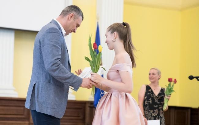 Кличко вручив стипендії міського голови творчим дітям (фото)
