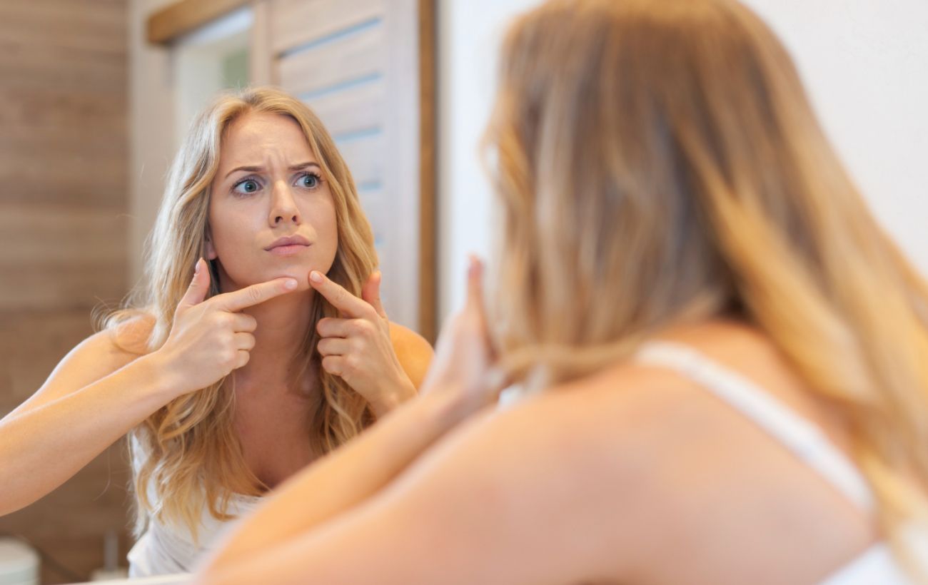 4 головні ознаки на шкірі, що ви п'єте мало води