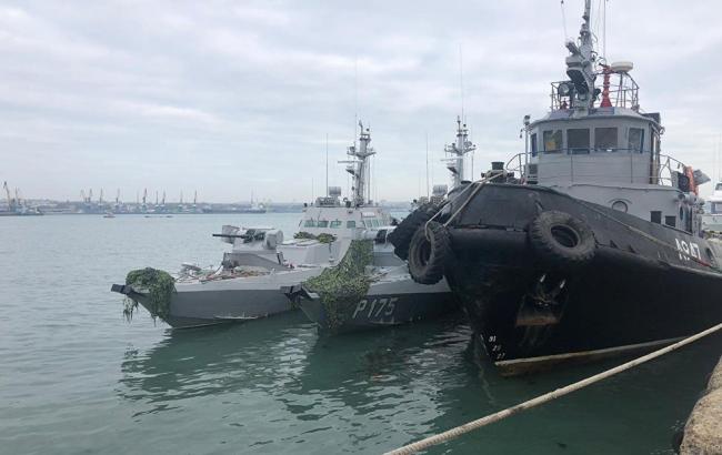 ФСБ показала фото захоплених українських кораблів