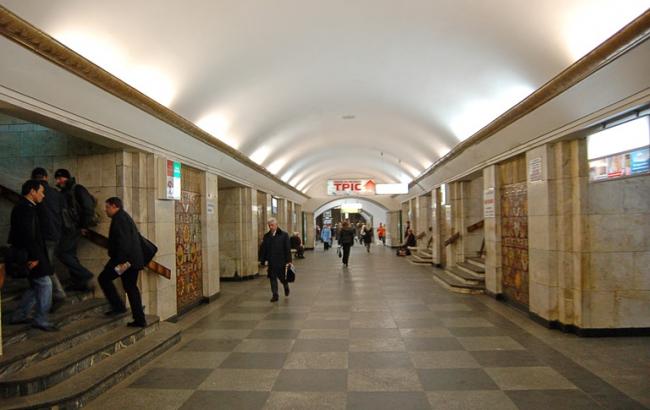 Станція метро "Хрещатик" закрита через повідомлення про мінування