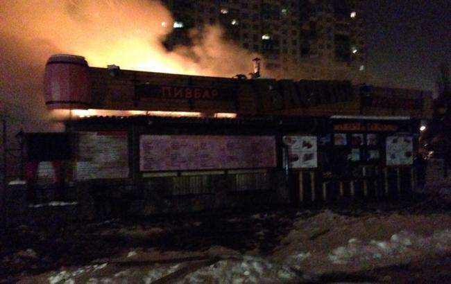 В результате пожара в кафе в Киеве пострадал охранник заведения