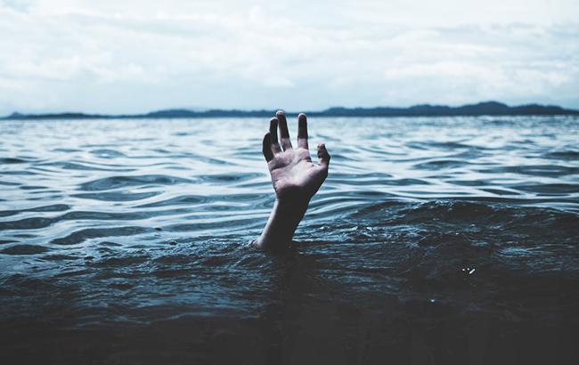 На Прикарпатье мужчина утонул, спасая детей