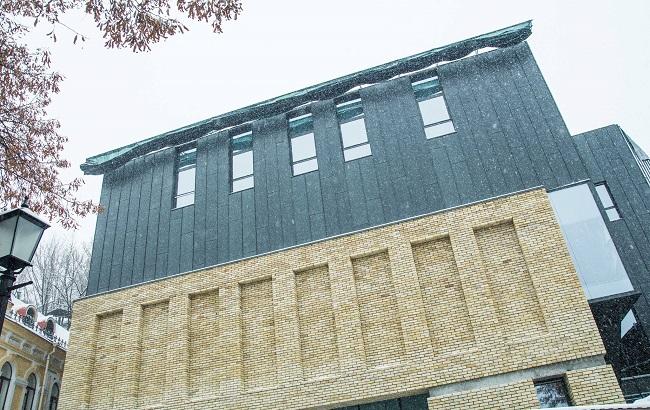 Що робити з оновленим фасадом скандального Театру на Подолі: думка читачів Styler