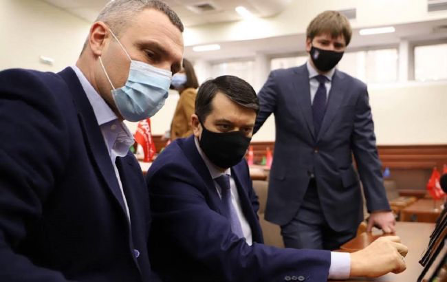 Кличко показав Разумкову як в Київраді не допускають "кнопкодавства"