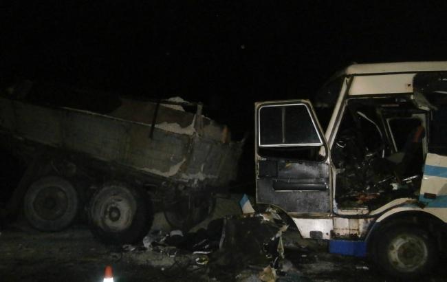 Во Львовской области столкнулись рейсовый автобус и грузовик, есть жертвы