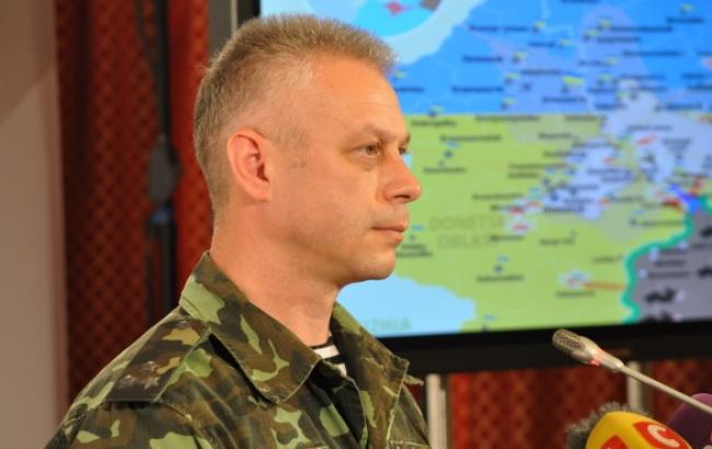 Через "Изварино" в направлении Луганска зашли 5 колонн техники численностью около 80 единиц, - СНБО