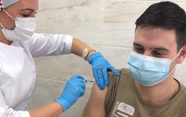 Щоденник вакцинованого: український лікар описав стан після щеплення від COVID-19 по днях