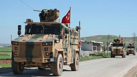 Турция продолжает стягивать танки к Идлибу