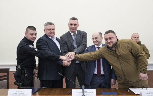 Кличко подписал меморандум с "Муниципальной стражей" по правопорядку в Киеве