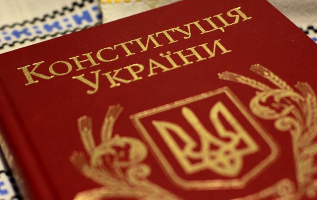 Глава Венецианской комиссии и еврокомиссар Хан поддерживают изменения в Конституцию Украины