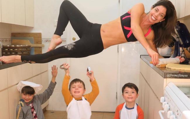 Фитнес-тренер показала, как худеть, не выходя из дому