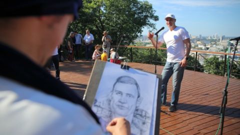 Кличко открыл обновленную Аллею художников