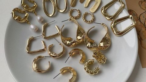 Базовые украшения: стилист назвала аксессуары, которые будут всегда актуальными