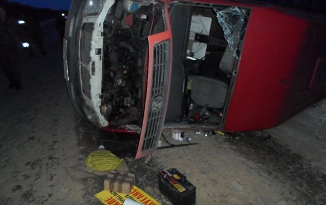 В Луганской области перевернулся автобус, есть пострадавшие