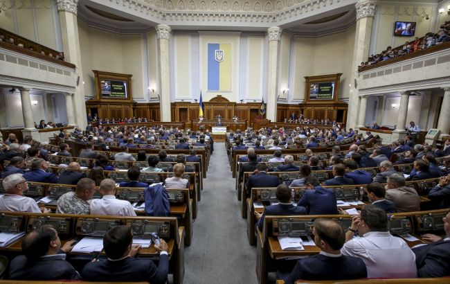 Рада прийняла за основу законопроект щодо правок в "закон Савченко"