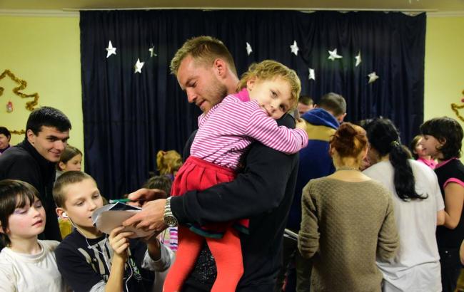 Лидер "Динамо" обрадовал подопечных детского дома под Киевом