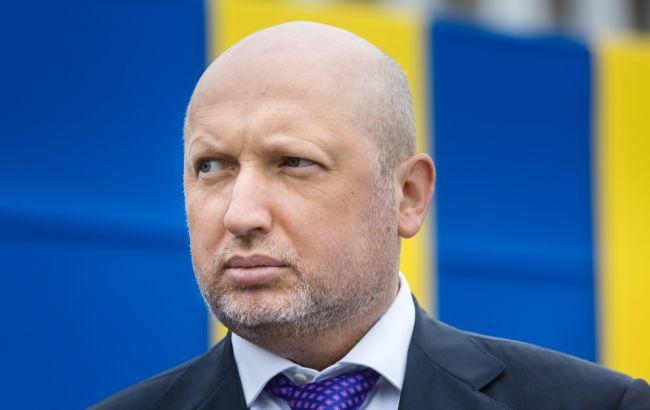 Россия проводит неприкрытую вербовку контрактников для участия в боях на Донбассе, - Турчинов