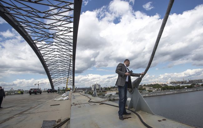 До кінця жовтня арочна конструкція Подільсько-Воскресенського мосту буде у проектному положенні, - Кличко