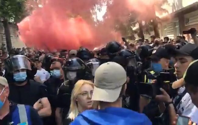 Суд над Стерненко: беспорядки по делу назвали дискредитацией правоохранителей