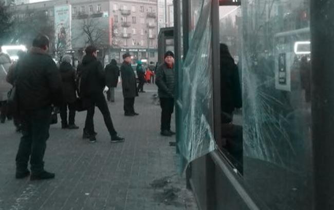 В Киеве вандалы разгромили новую "умную" остановку